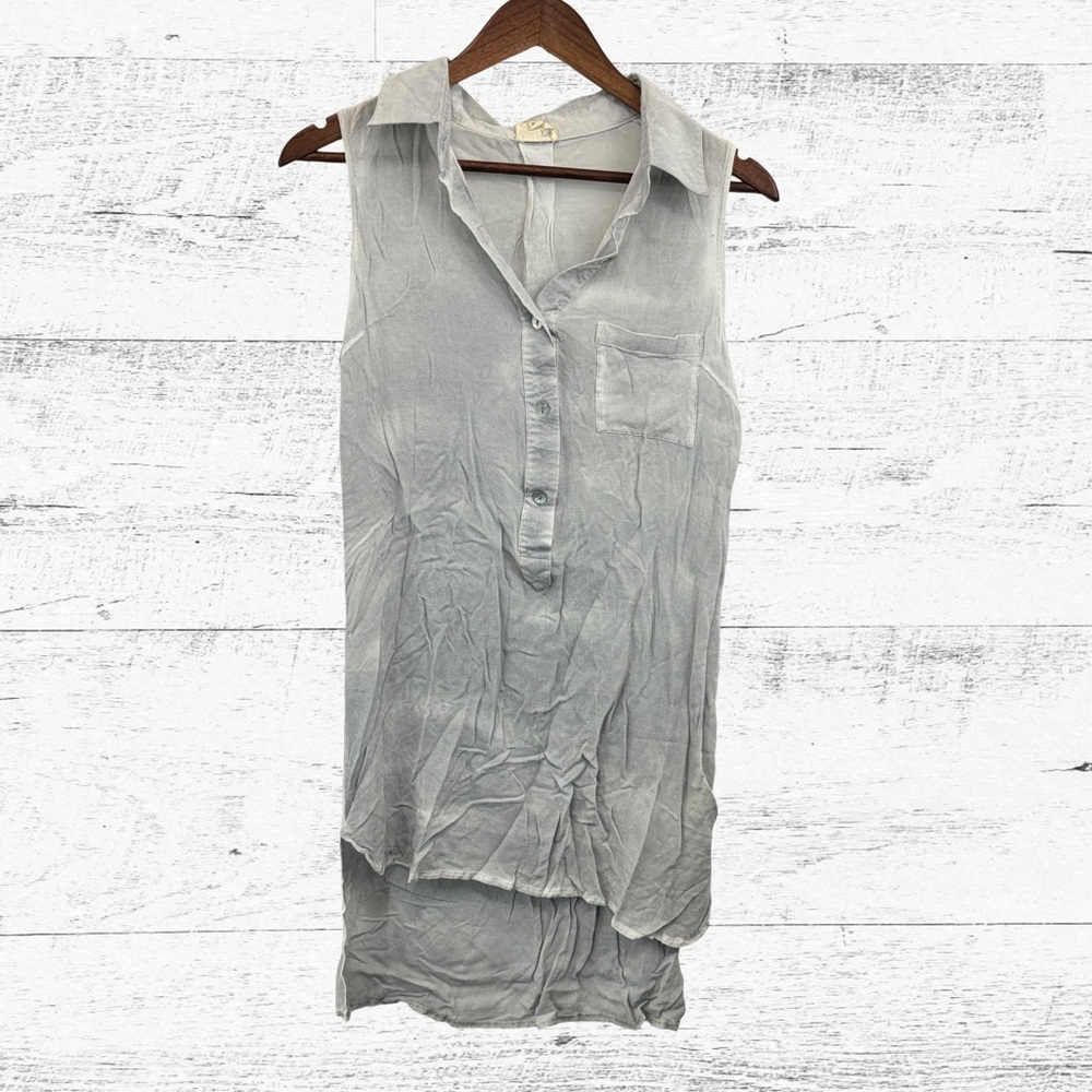 JOH Light Gray Button-Up Sleeveless Top
